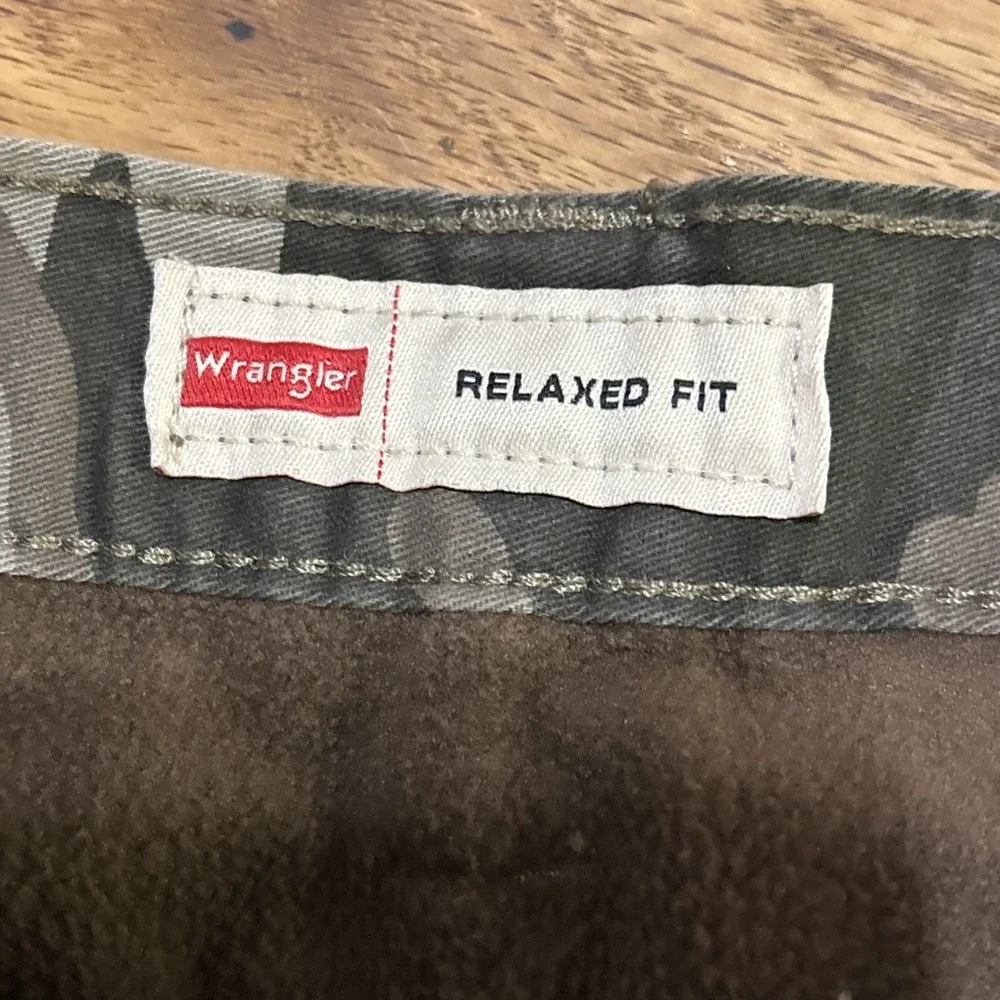 NWT Wrangler Camo Cargo Pants Men 40x30 Woodland Camouflage Relaxed Lined Hiking